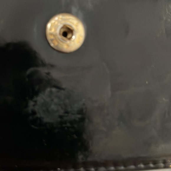 Chanel patent leather wallet with chain - Picture 11 of 16